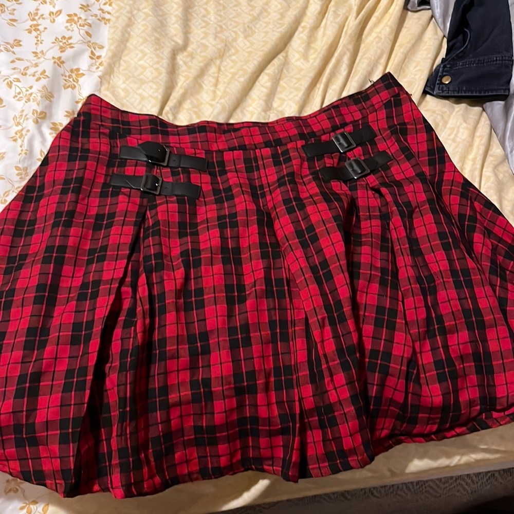 Alternative Punk Emo Wear Red and Black Plaid Skirt with Belts